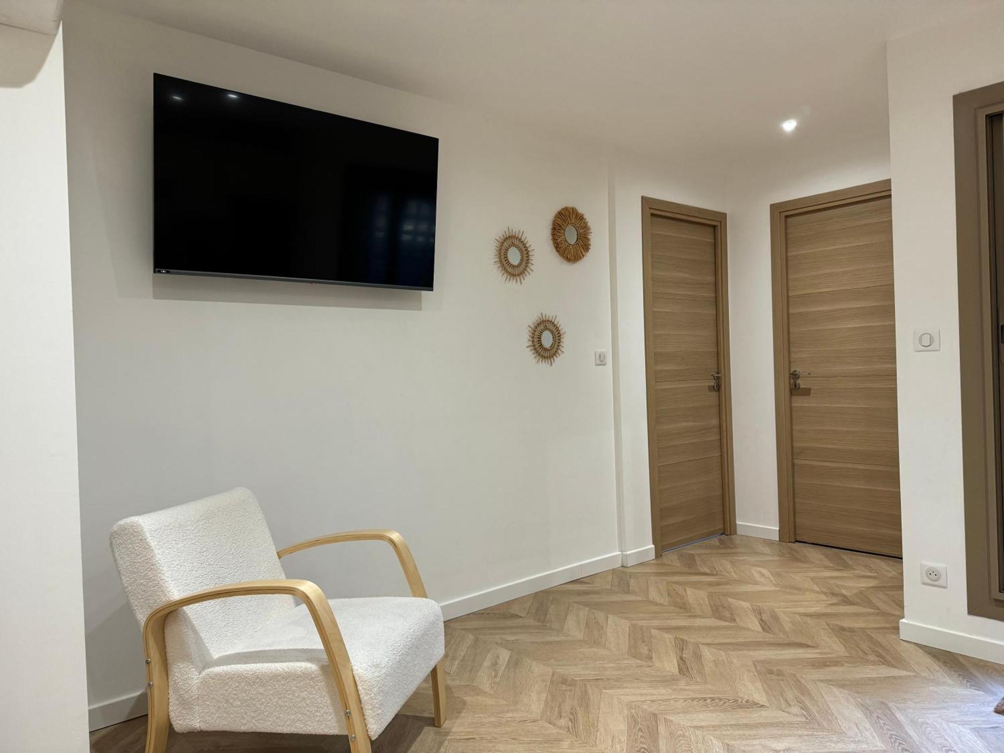 Le Rive Droite - Gare Centre - Wifi - Terrasse - Face Remparts Apartment Avignon Ngoại thất bức ảnh